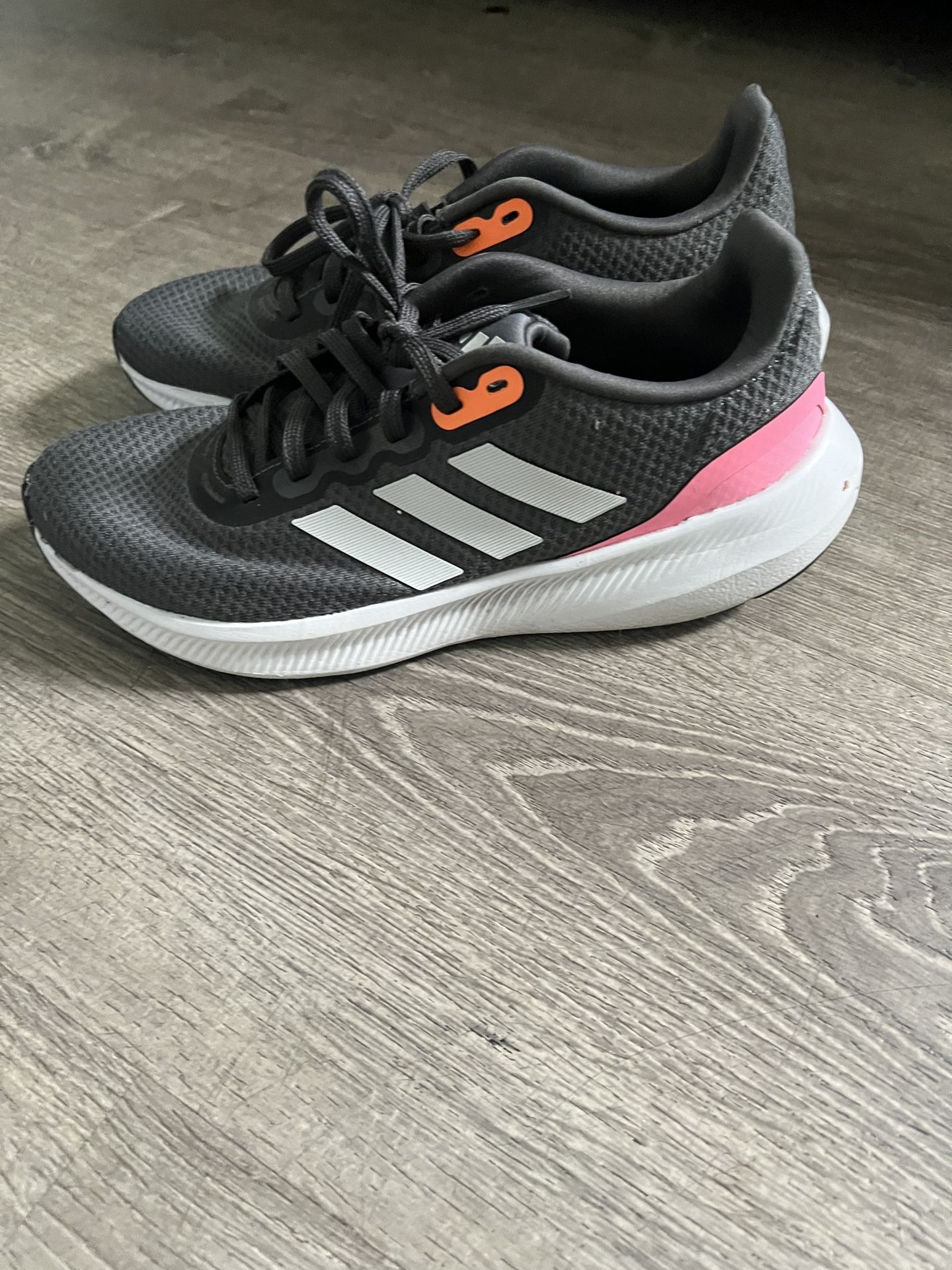 Adidas Size 8.5 Women’s 