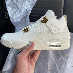 Jordan 4 Metallic Gold 