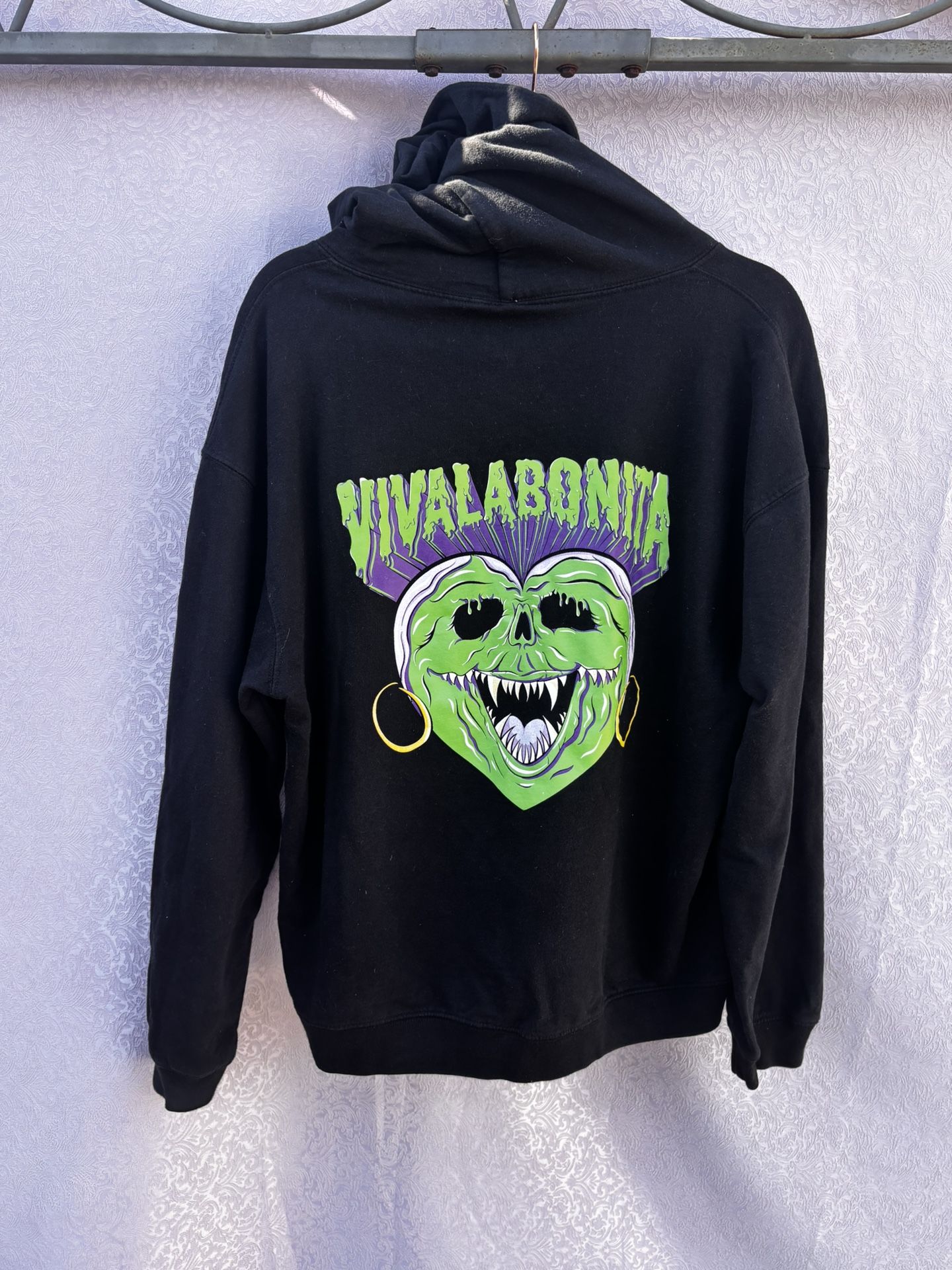 Women’s Medium Viva La Bonita black hoodie