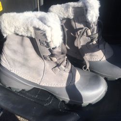 Columbia Boots Size 8 Women’s
