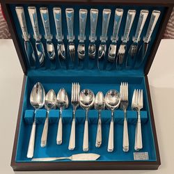 Oneidaa WM A Rogers Triple Plate silverware set