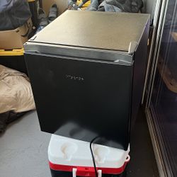 I’m Mini Fridge For Sale $80