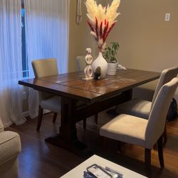 Expandable Dining Table  With 6 Chairs