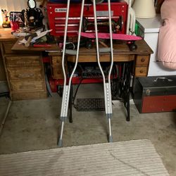 Rand New  Crutches Never Used 20$