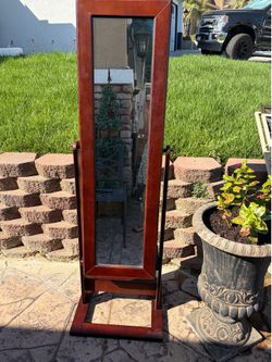Mirrored Jewlery holder