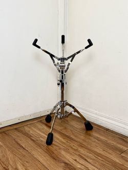 DW 7000 Series Snare Stand