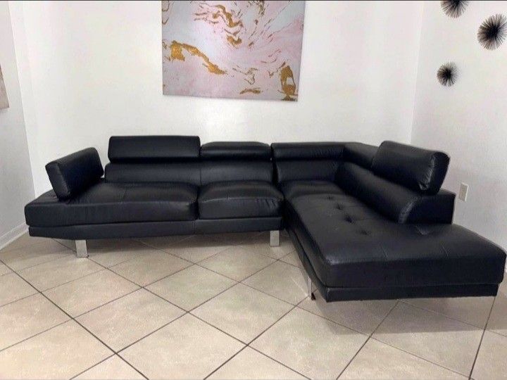 SECTIONAL COUCH 🛋