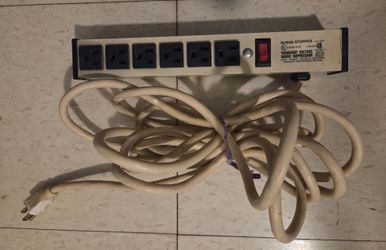 Surge Stopper 7-Outlet Surge Suppressor Power Strip