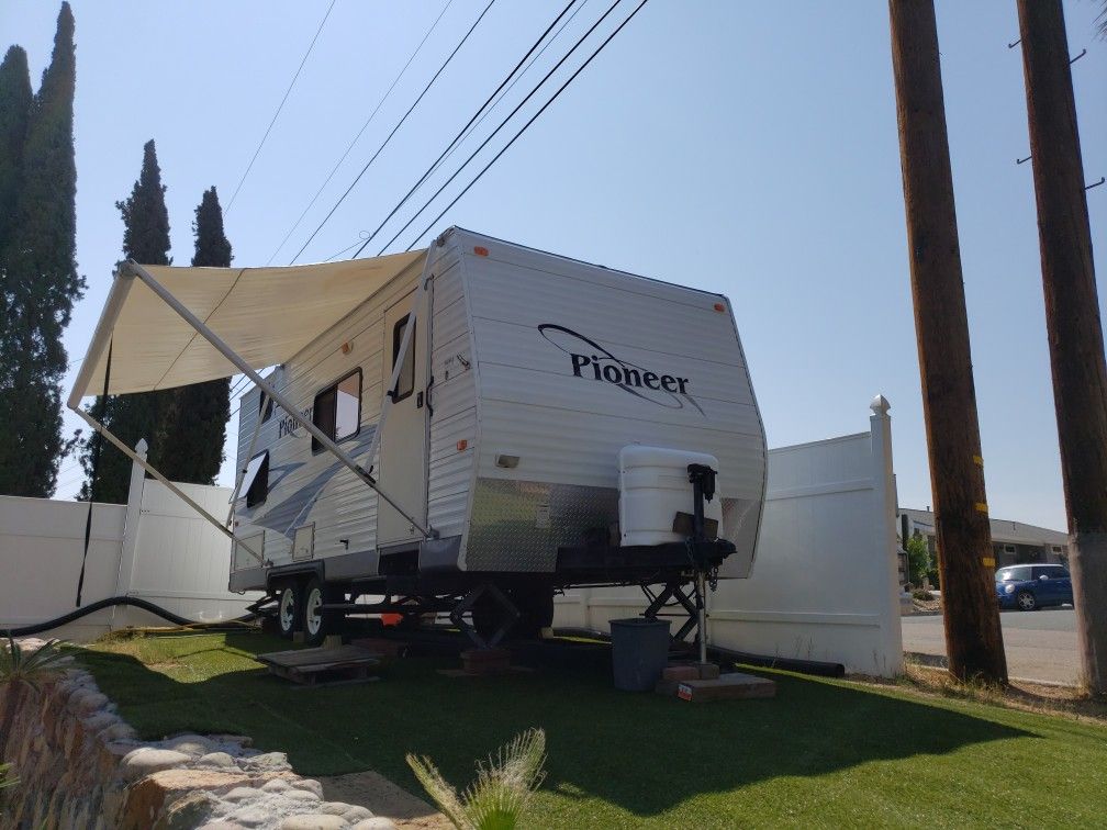 2006 Travel Trailer / traila Pioneer CK180