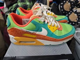 Nikes men's size 9.5
