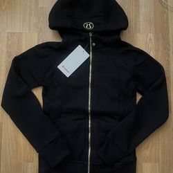 Women’s Lululemon Black and gold scuba zip up jacket size 6