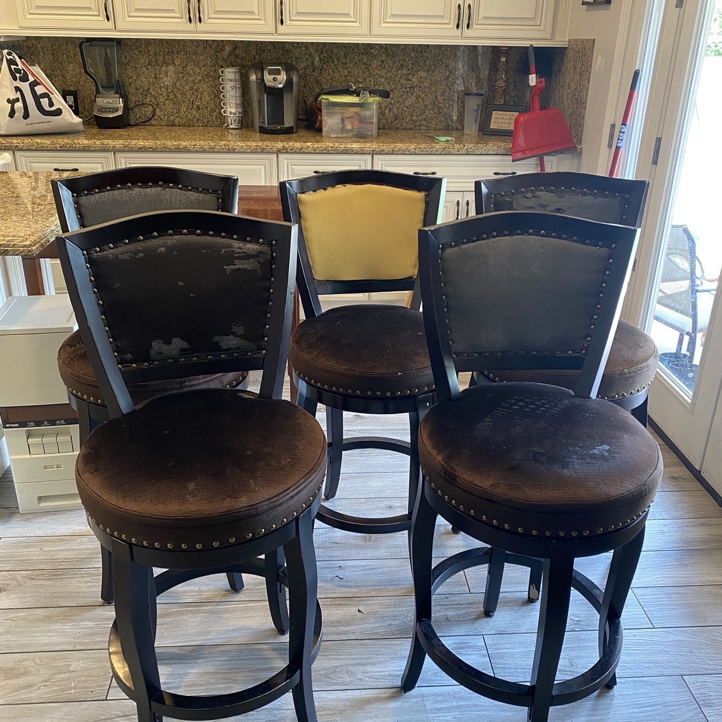 Swivel Bar Stools 