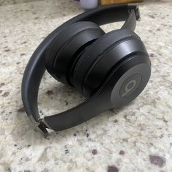Beats Solo 4   (black)