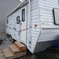 2005 Komfort 28ft. Travel Trailer