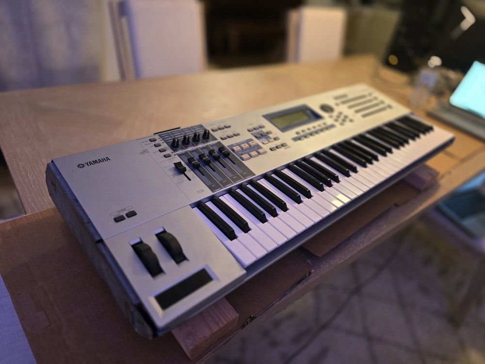 Yamaha Motif ES 6