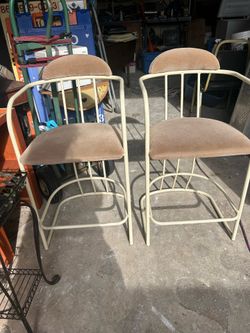 Cafe table top stools