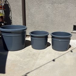Glazed terracotta garden pots/planters