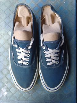 Vans Casual low Top off wall