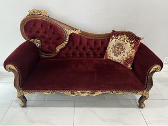Victorian-style chaise lounge