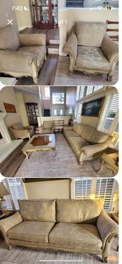 Like NEW!! Living room set / Couch and Armchairs/ High end