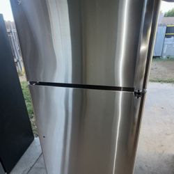 GE Refrigerator 