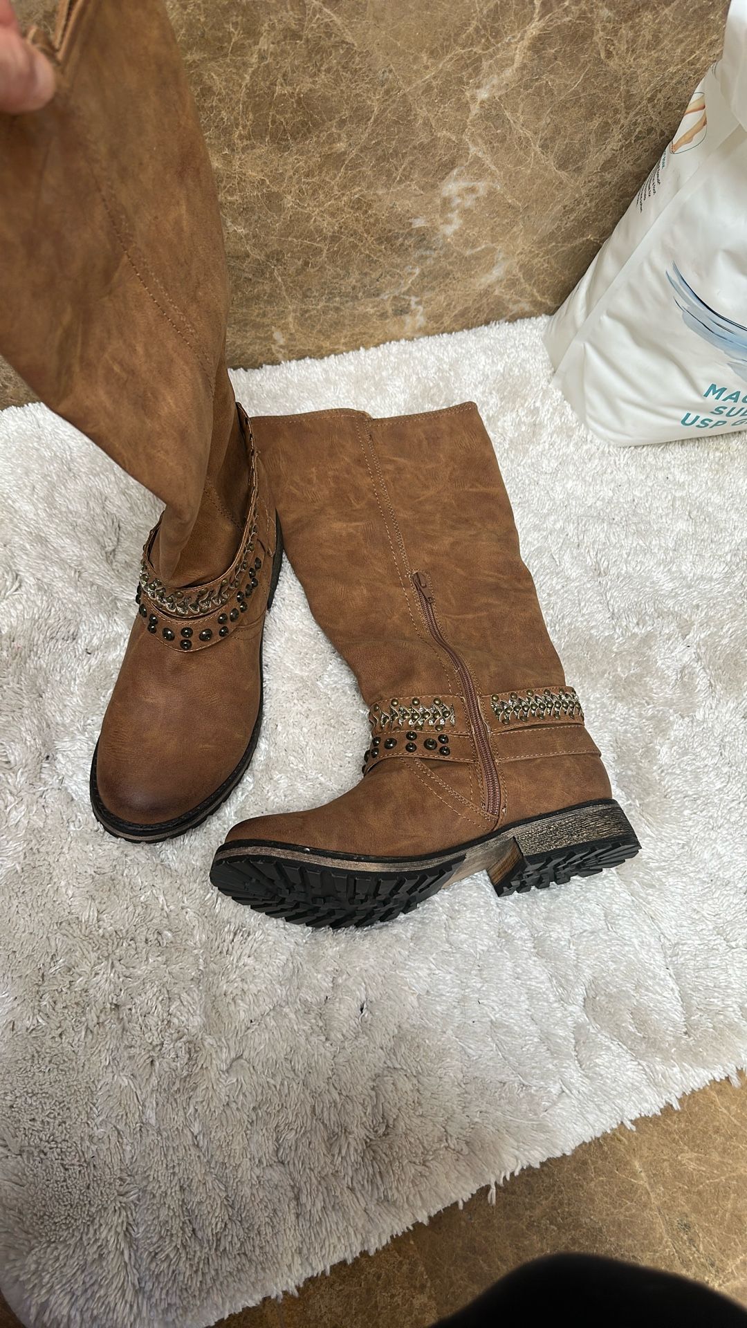 Boots Wide Mid calf size 9 brand new never worn
