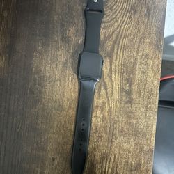 40 mm Apple Watch. Series 4. 