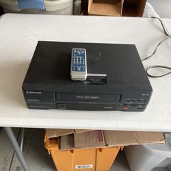 Emerson DVD Player (PARTS ONLY)w/Remote Model VCR3002A