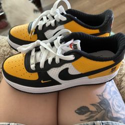 Nike Women's Yellow and Black Trainers 