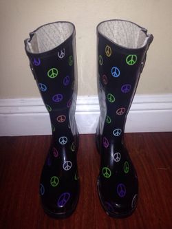 Chooka signature rain boots colorful peace signs