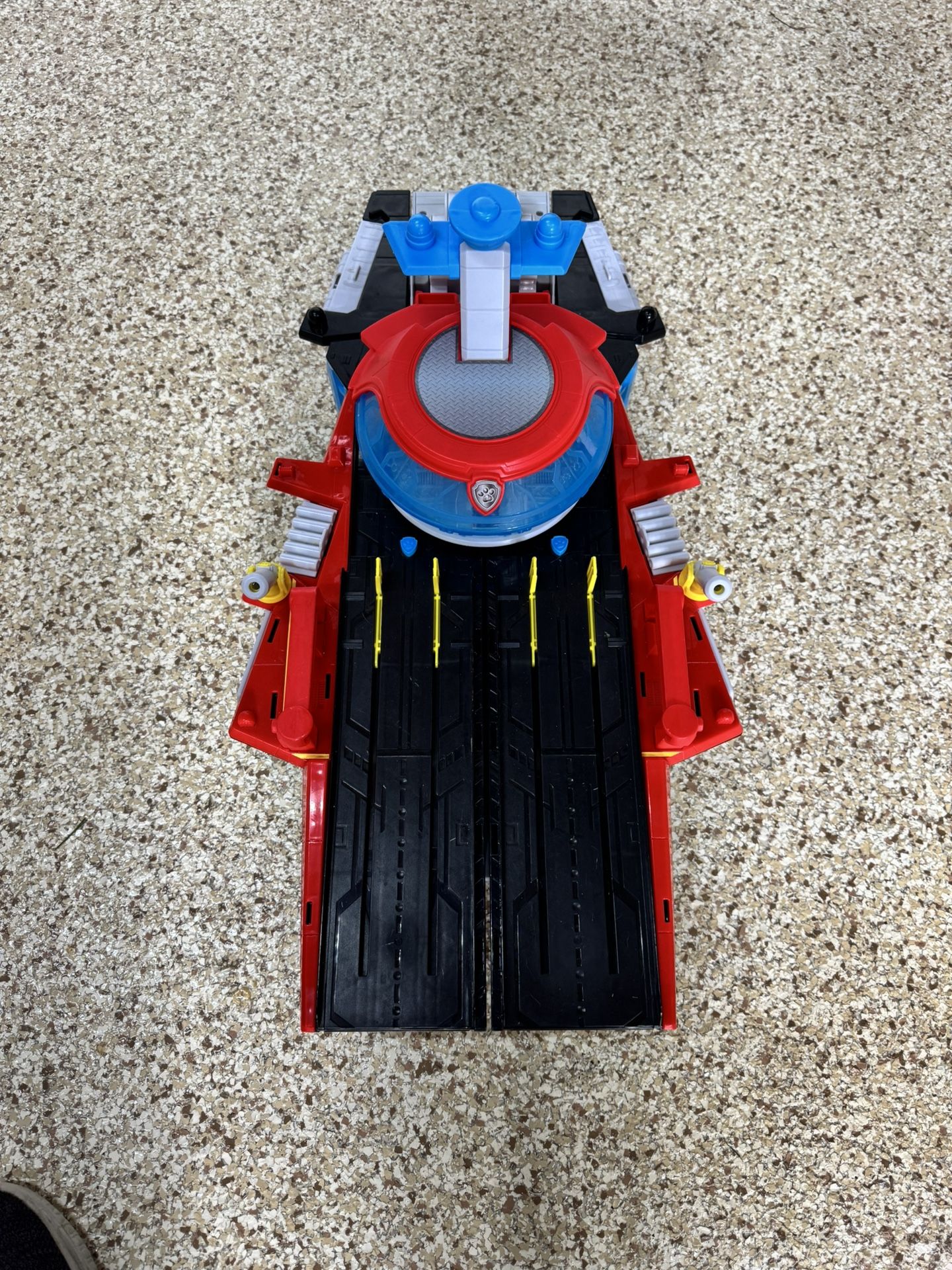 PAW Patrol: the Mighty Movie, Aircraft Carrier HQ