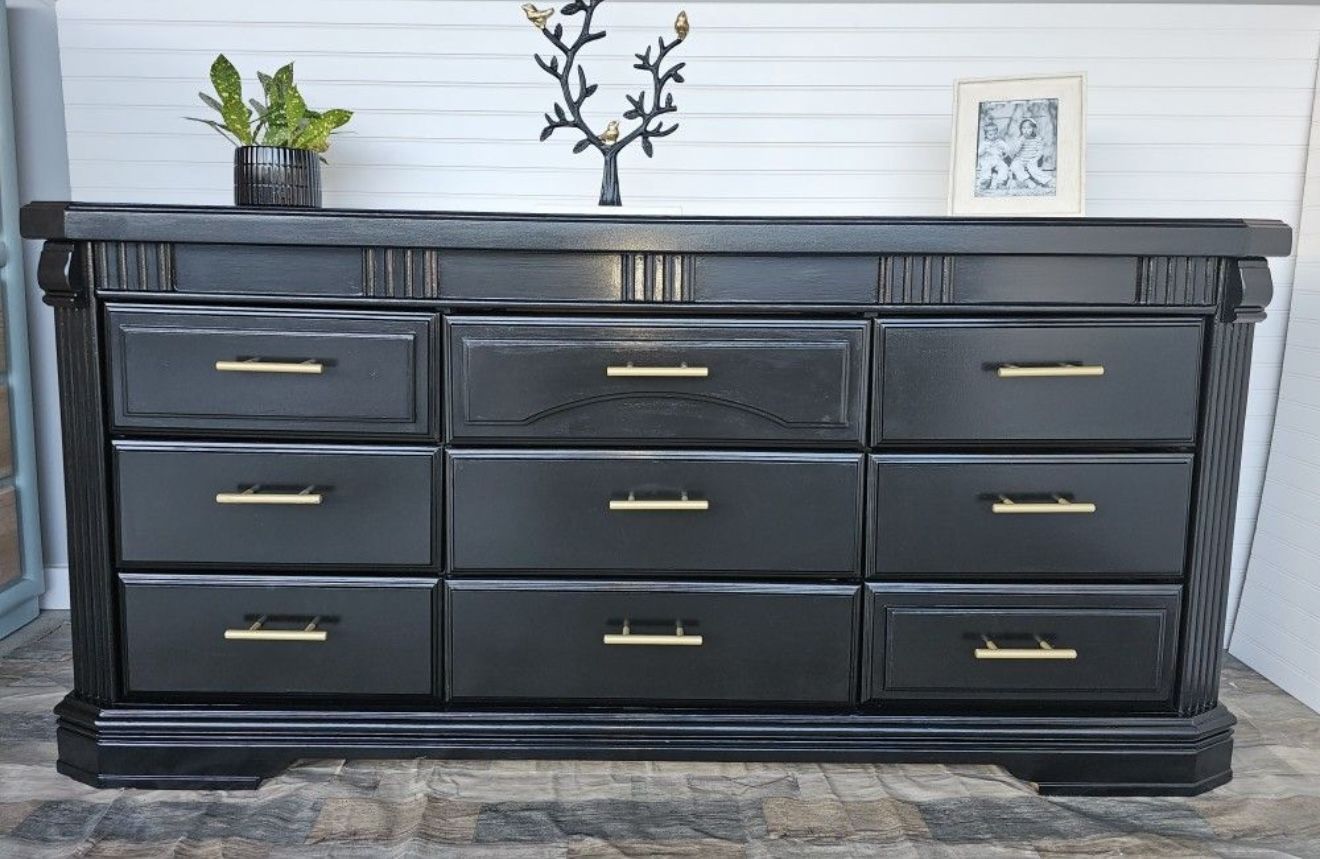 9 Drawer Dresser