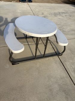 Kids Folding Picnic Table Lifetime Oval 33.5” Good Condition