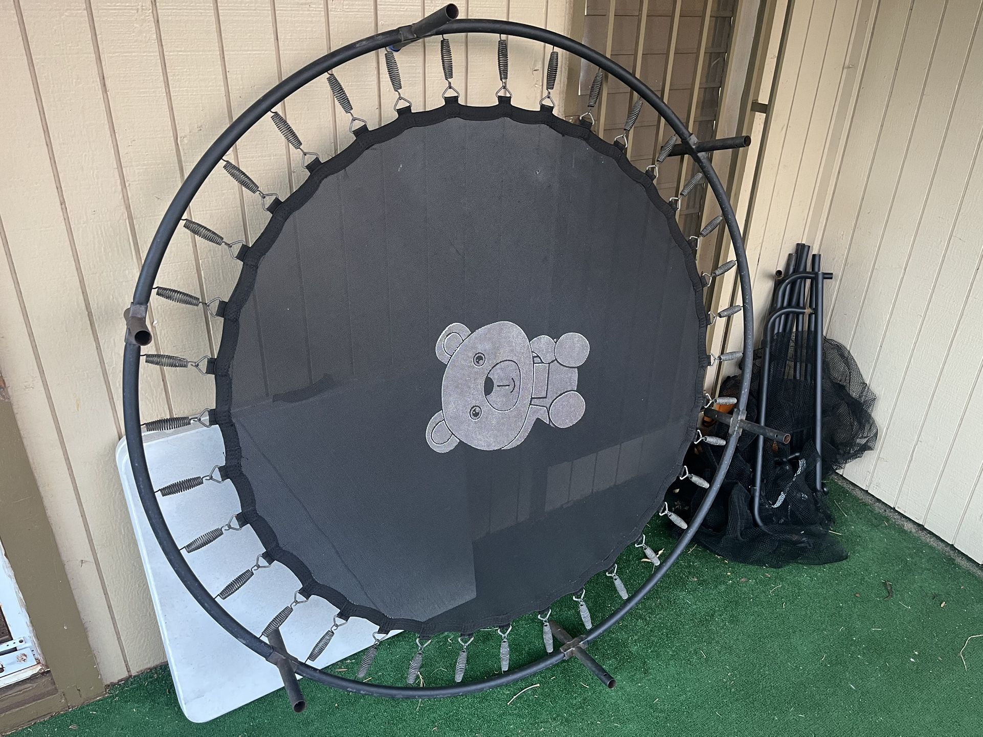 FREE KIDS TRAMPOLINE