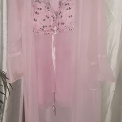 Nightgown and Bathrobe 