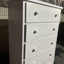 Beautiful 5 Drawers Dresser 