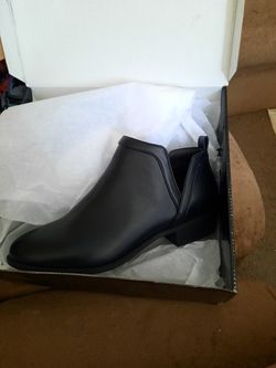 Torrid size 10.5 black booties