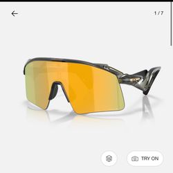 Oakley stung wing