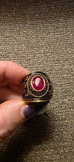 Stainless steel Knights of columbus ring size 10 stone has crack.  I have other colors/styles