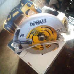 DeWalt  20 Volt  Cordless Circular Saw