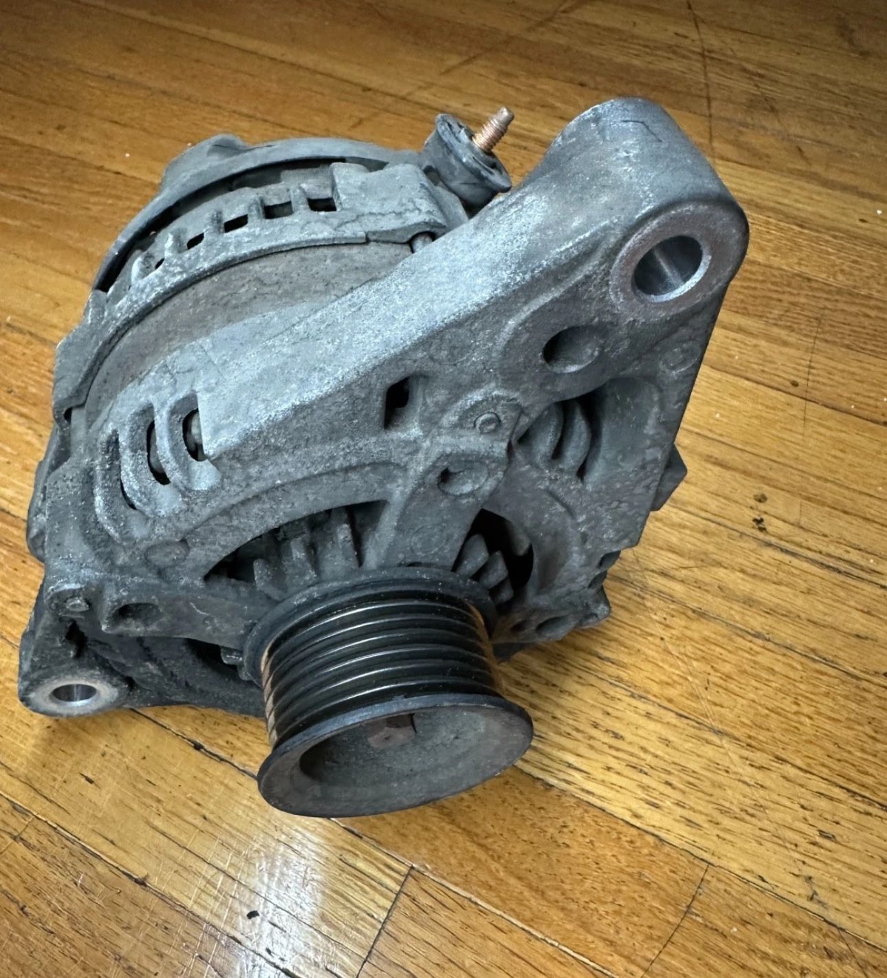 OEM Toyota Denso Alternator – 27060-31020 / 104(contact info removed) – Good Condition
