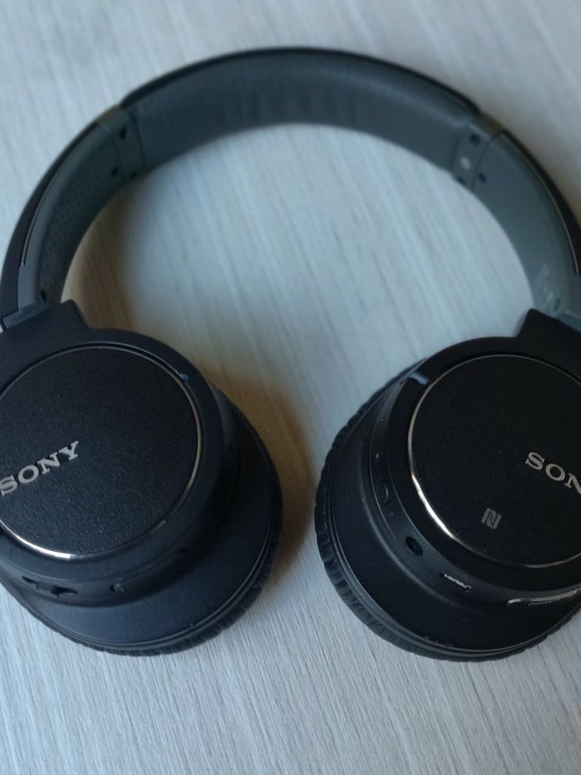 Great Opportunity!! Sony Noise Cancelling Headphones In Great Condition!