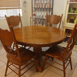 Kitchen Or Dining Room Table And 4 Chairs