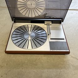 Bang & Olufsen Record Player