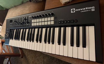 Nemko Novation LAUNCHKEY 49 MK2 49-Key USB Keyboard Controller NOVLKE 49MK2 CE EUC Gaming Gamer