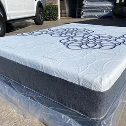 Queen Bamboo Hybrid Cool Gel Memory Foam Mattress!!