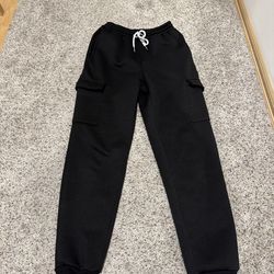 Black cargo sweatpants with pockets and drawstring waist