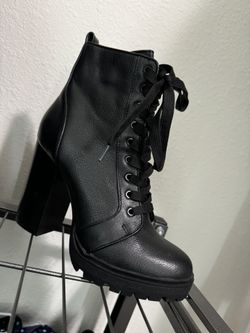 Size 7 Steve Madden Combat