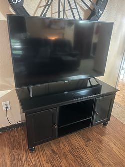 Samsung 48” TV and Wood Stand TV
