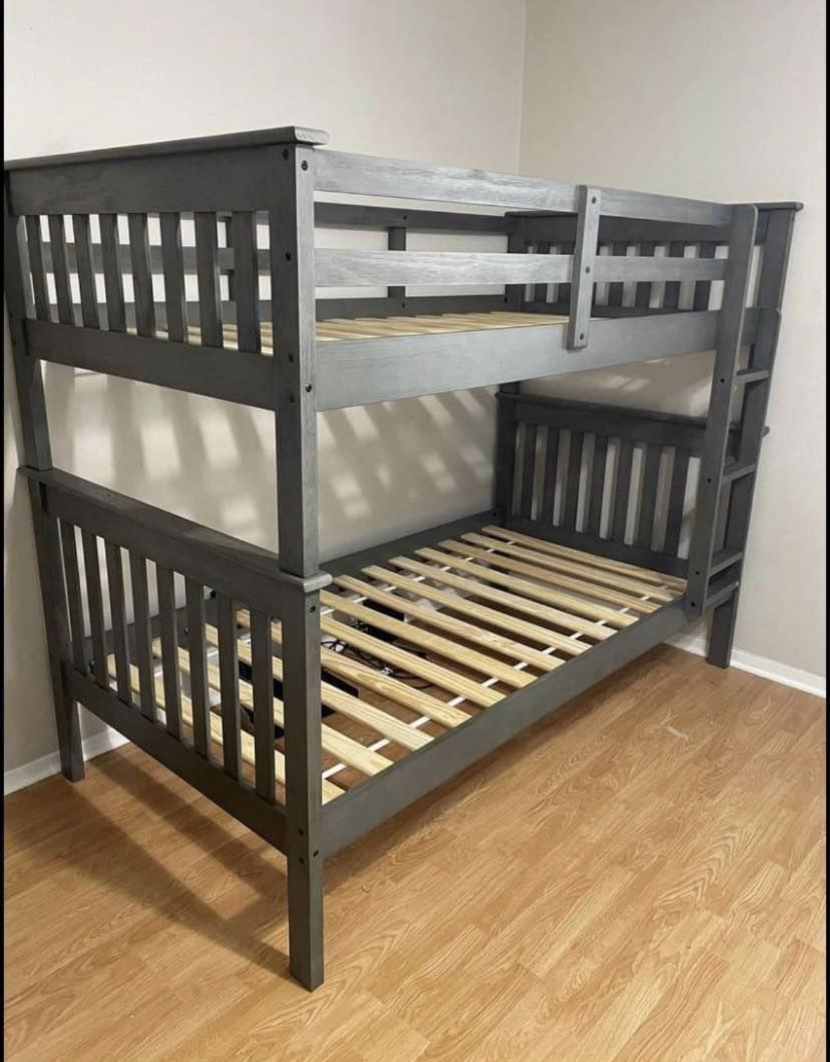 New Twin/Twij Bunk bed